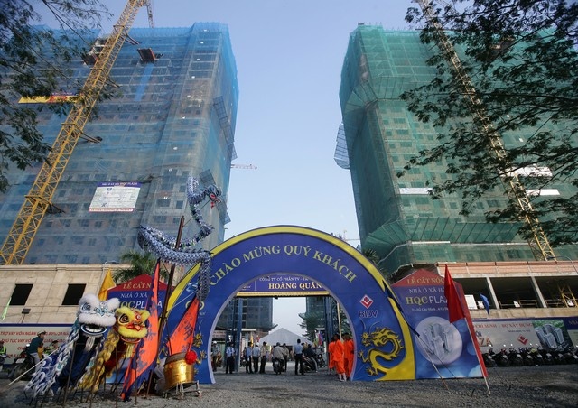 Nguoi mua nha HQC Plaza bong dung thanh con no hinh anh