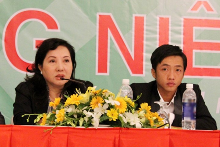 Ba Nhu Loan doa huy niem yet co phieu Quoc Cuong Gia Lai hinh anh