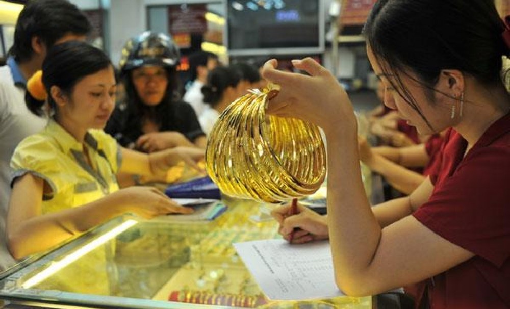 Nhieu nguoi khong kip ban vang con om tu con sot 2011 hinh anh