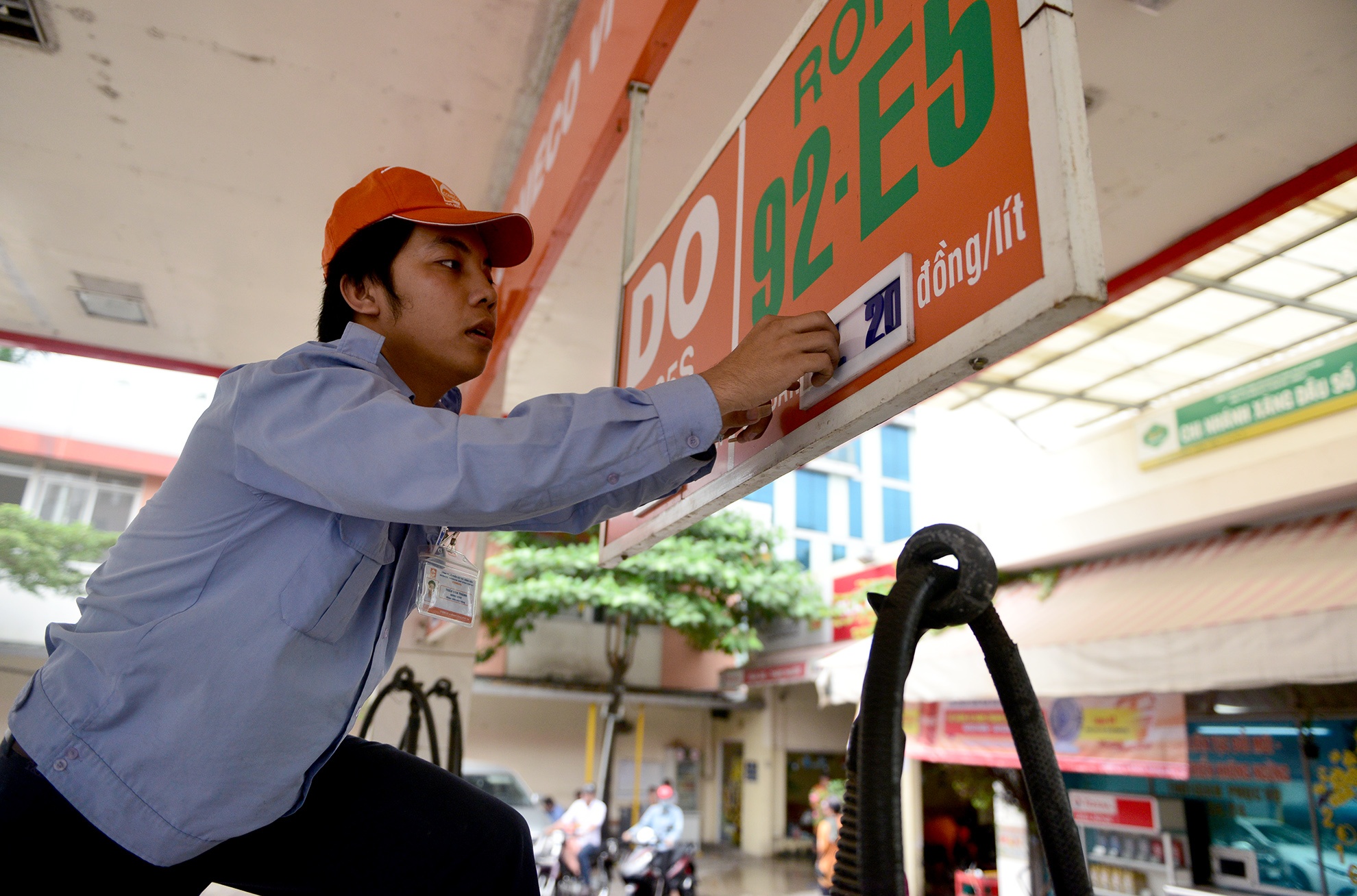 Chieu nay xang co the tiep tuc tang gia hinh anh