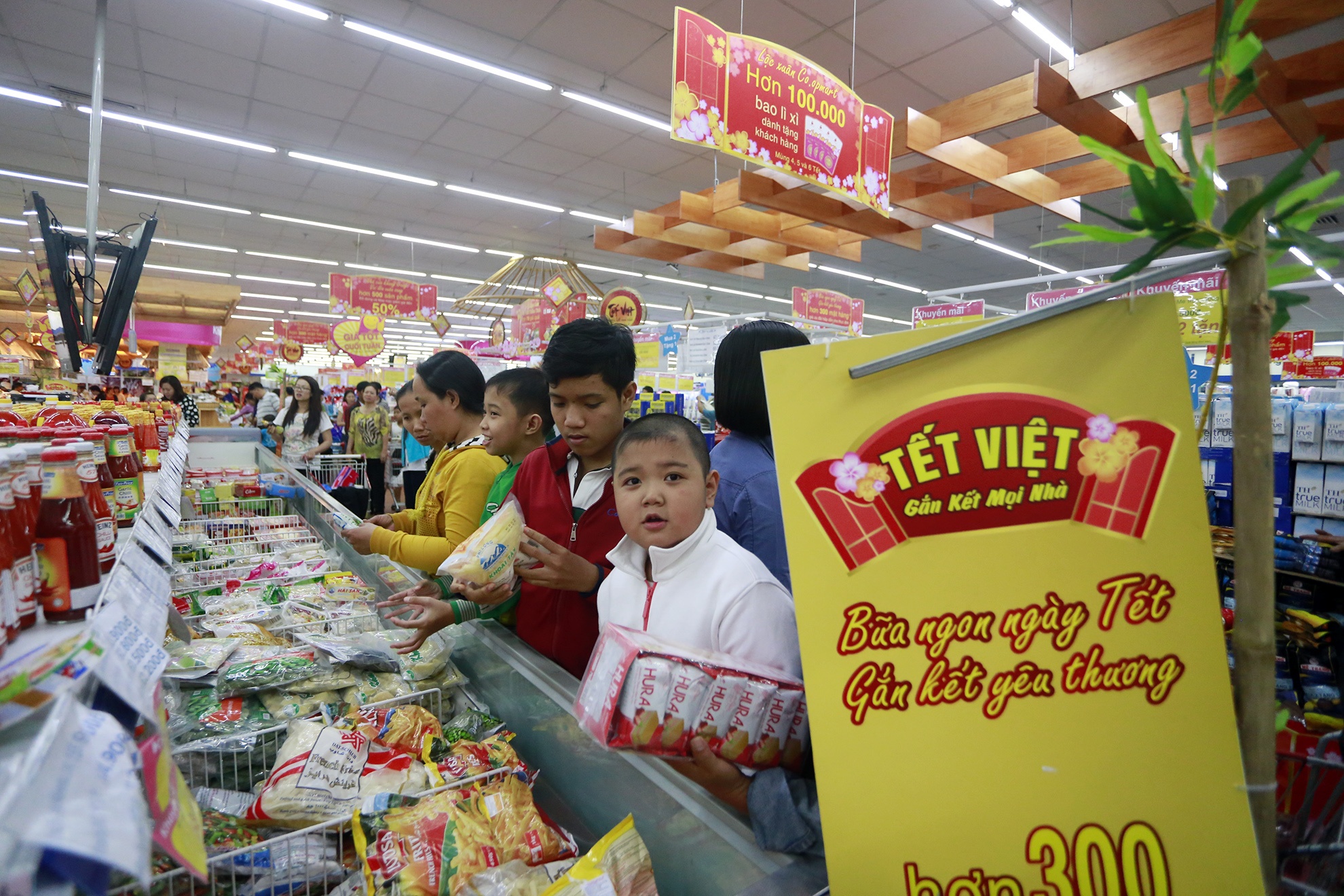 Doanh nghiep co du hang Tet, chi lo khach khong mua hinh anh