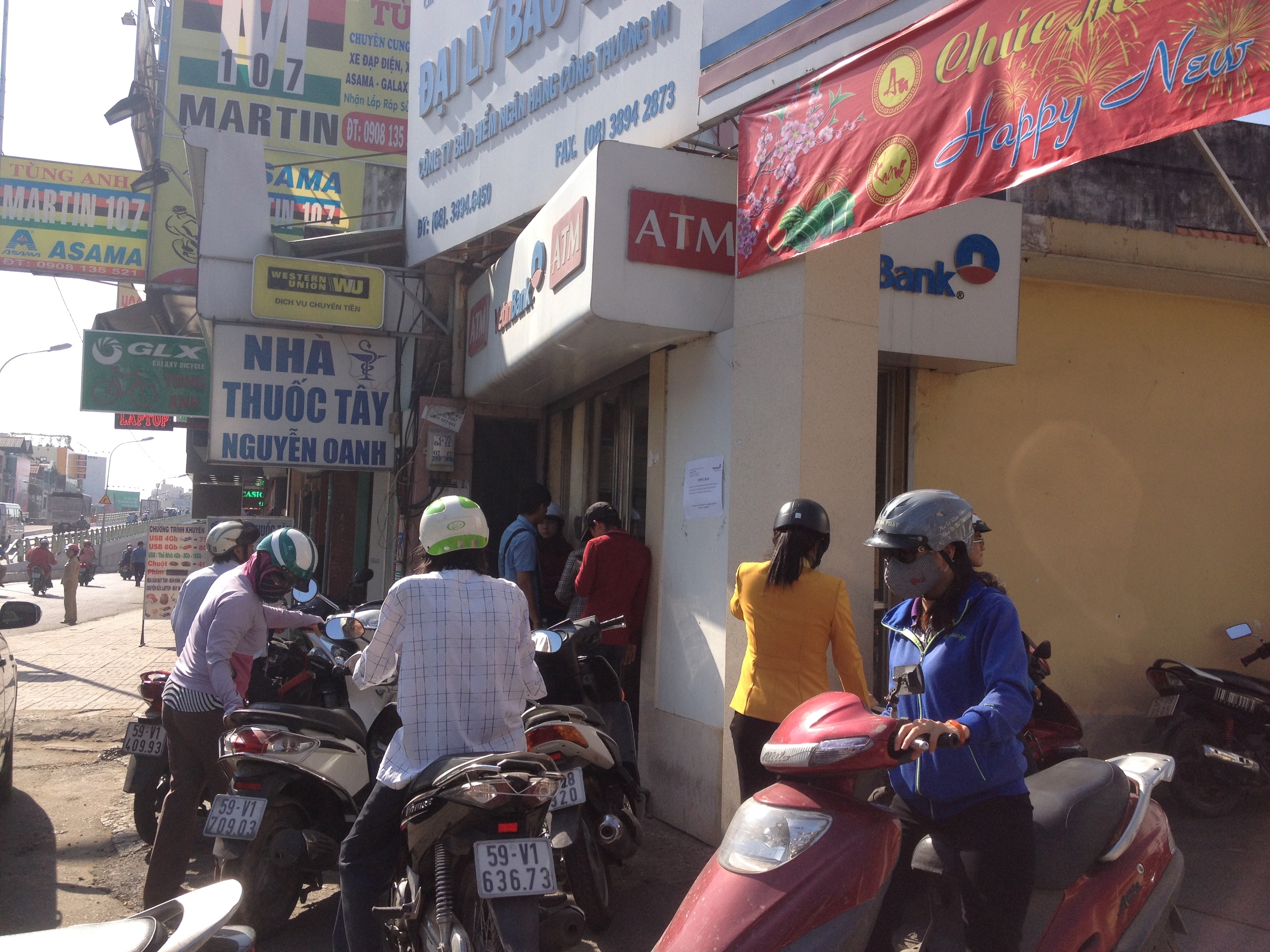 kho voi rut tien ATM anh 1