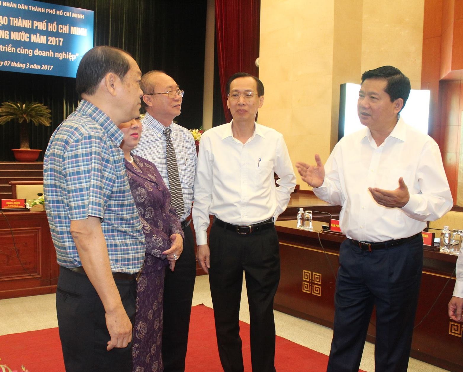 bi thu Thang thoai doi thoai doanh nghiep anh 1