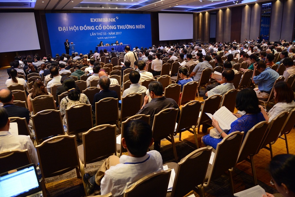 Eximbank khong trinh co dong chuyen ban co phan Sacombank hinh anh