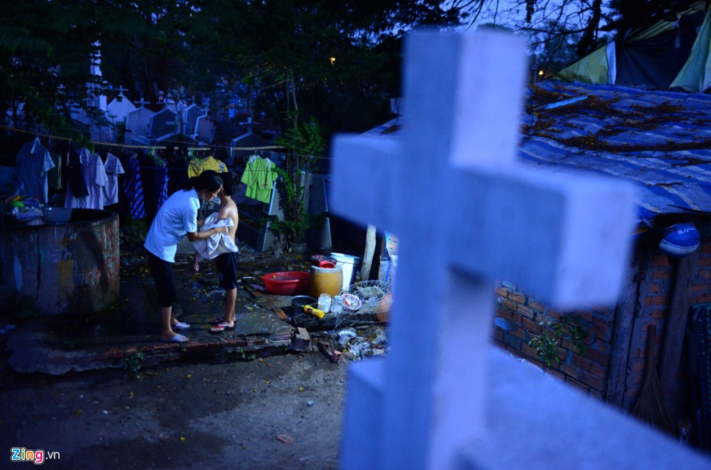 du an tren dat nghia trang anh 7