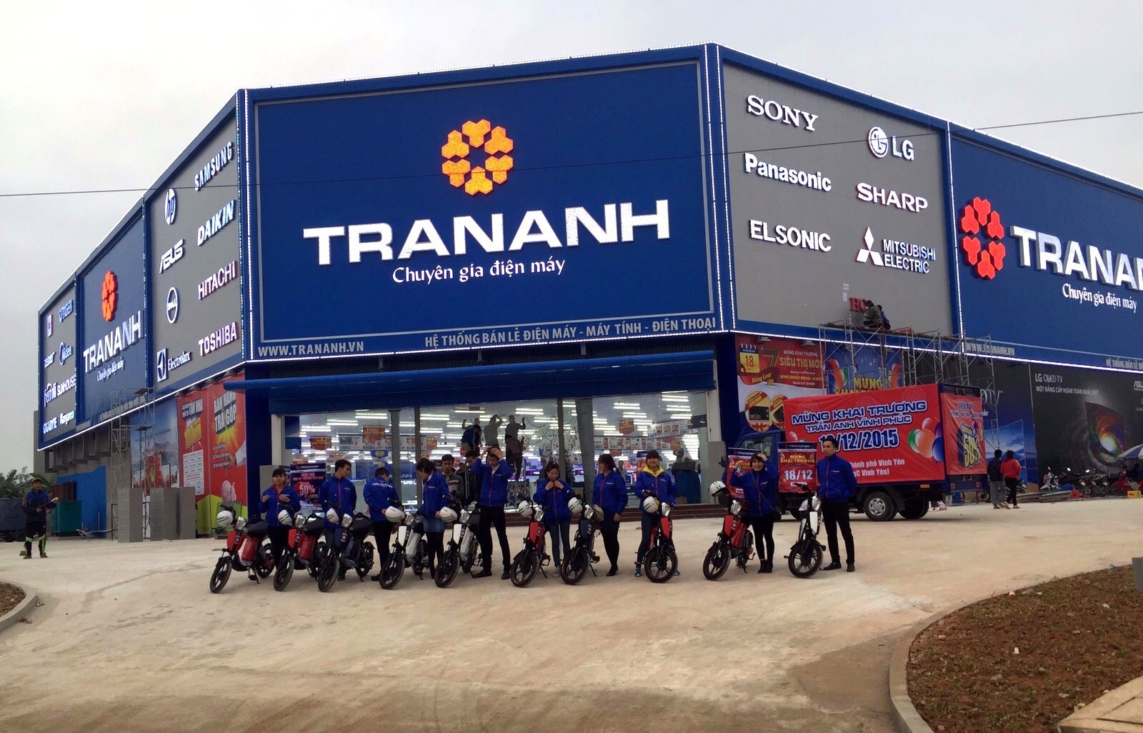 The Gioi Di Dong cu nguoi sang tiep quan Tran Anh hinh anh