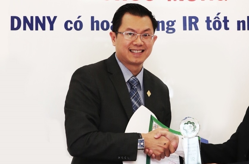 Them mot Pho tong giam doc cua Sacombank nghi viec hinh anh