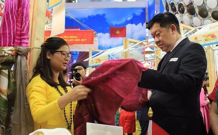 'Dan trong nghe ai cung biet Khaisilk it hang Viet' hinh anh