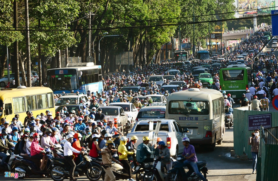 Chuyen gia khuyen TP.HCM 'buong' cang, khu cong nghiep ve cac tinh hinh anh
