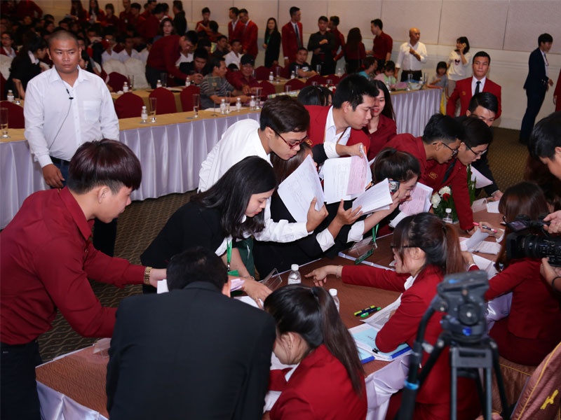 Du an ao dang giang bay khap Sai Gon hinh anh