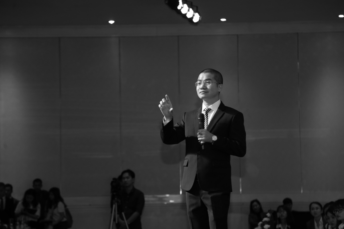 Giua on ao ban du an chua cap phep, Alibaba rao ban 1 trieu co phieu hinh anh