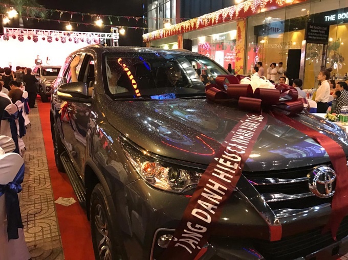 thuong khung de lam gi anh 1