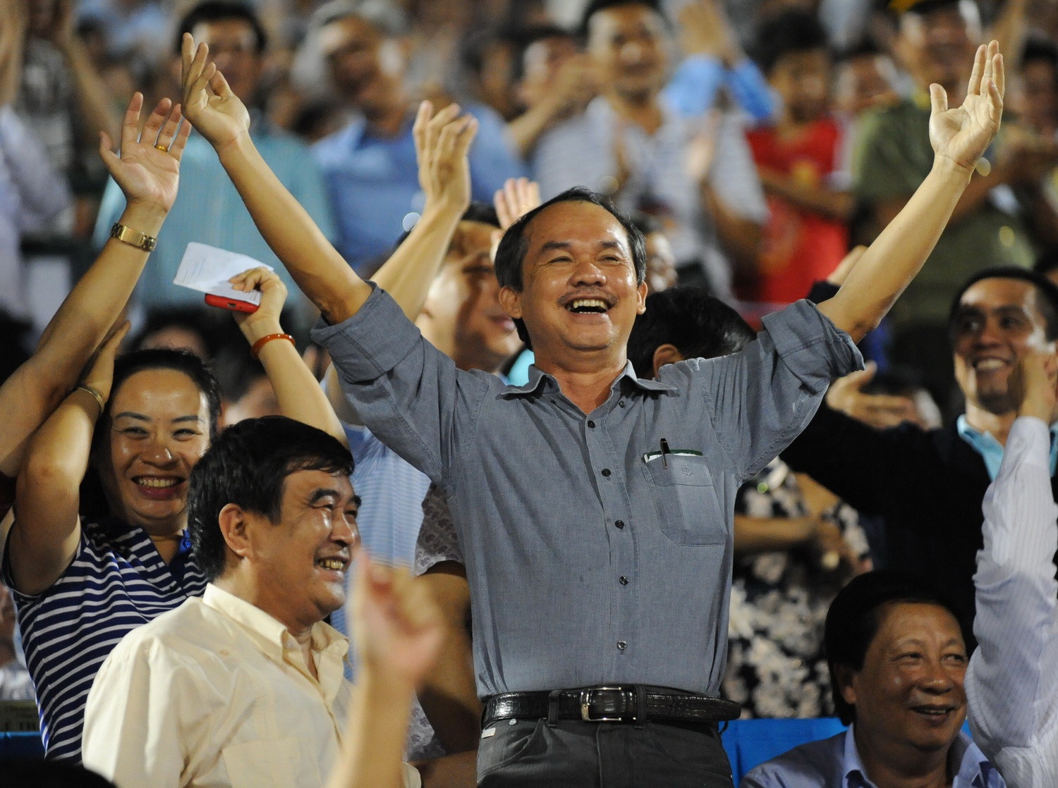 Hai cong ty cua bau Duc lai duoc gia han nop bao cao tai chinh hinh anh