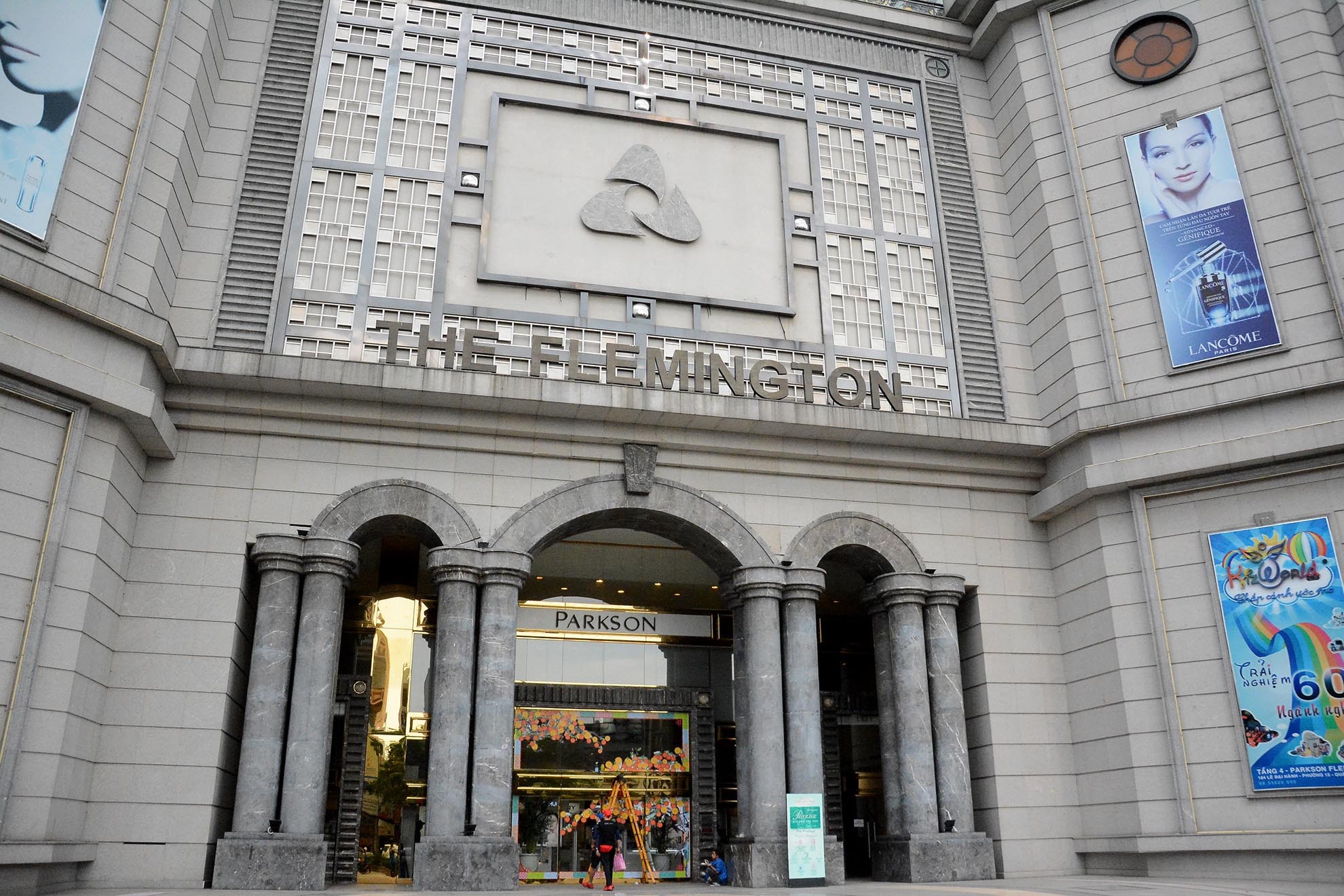 Parkson tiep tuc dong cua them mot trung tam thuong mai o Sai Gon hinh anh