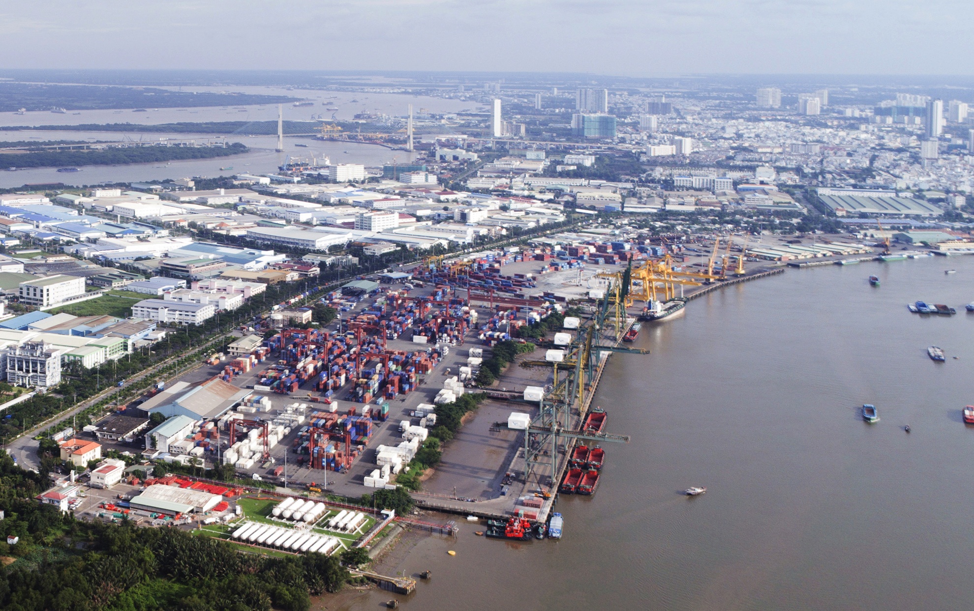 TP.HCM se di doi toan bo cang tren song Sai Gon hinh anh