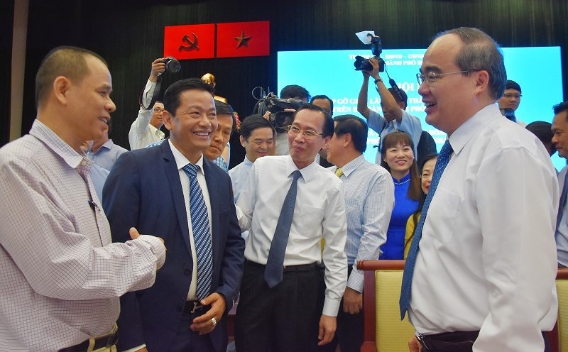 Lanh dao TP.HCM giam 30% cac cuoc hop, danh thoi gian ho tro DN hinh anh