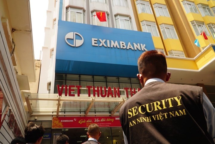 Khoi to 5 nhan vien Eximbank chi nhanh TP.HCM sau vu mat 245 ty dong hinh anh