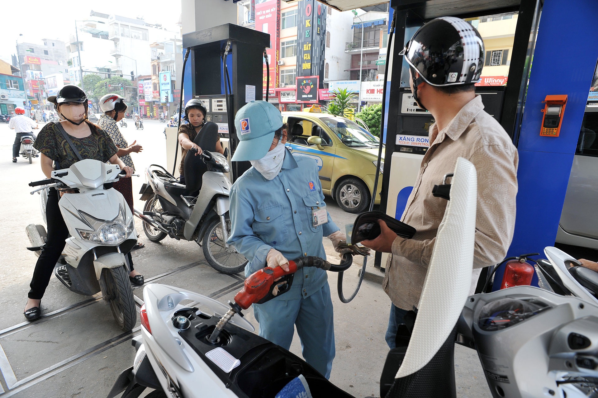 Gia xang co the tang 800 dong/lit ngay mai hinh anh