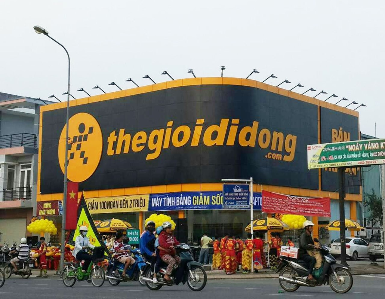 The Gioi Di Dong voi mong muon 'ban ca the gioi' co thanh hien thuc? hinh anh