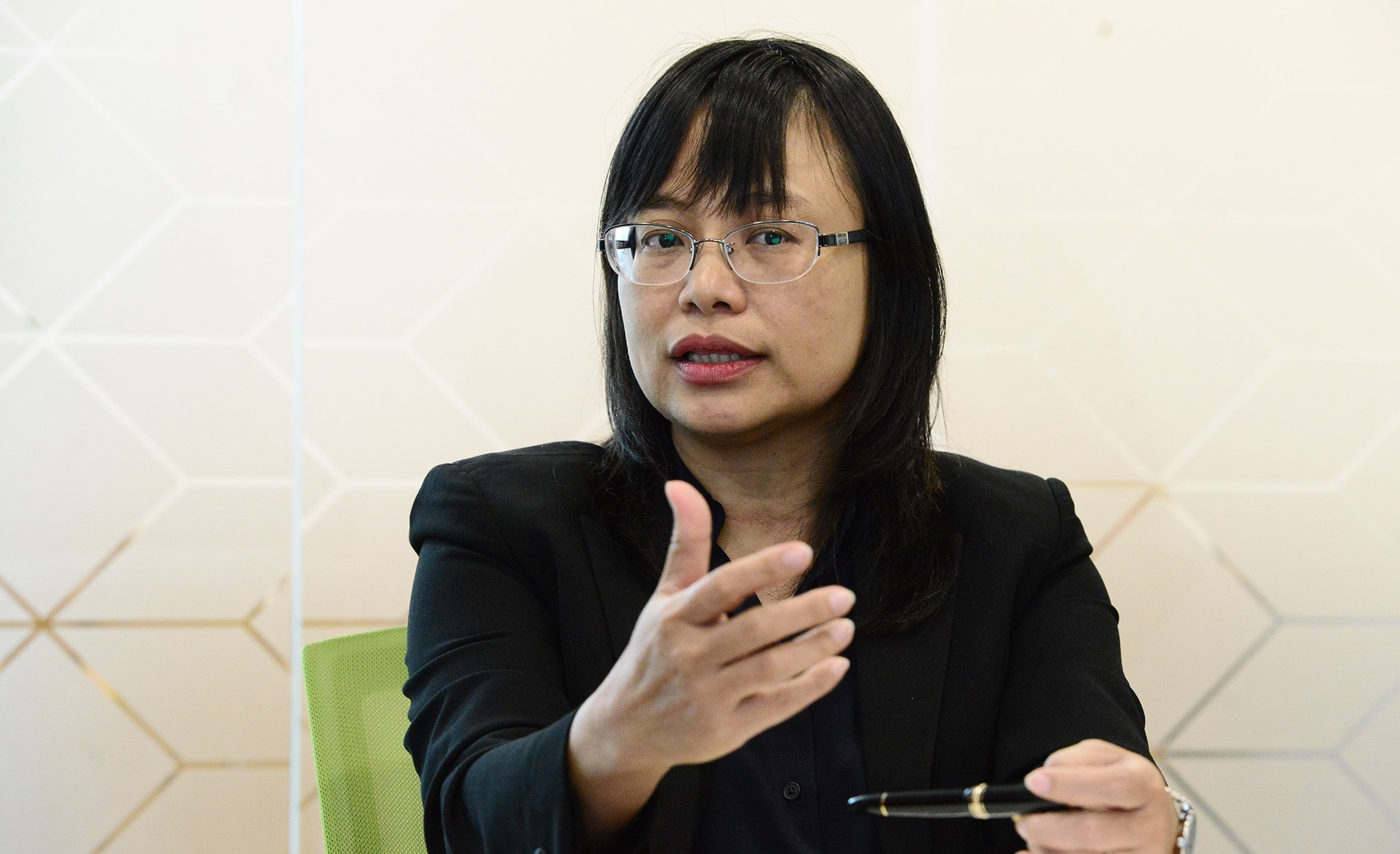 FE Credit noi gi viec bi to cho vay lai suat cao, quay roi khach hang? hinh anh