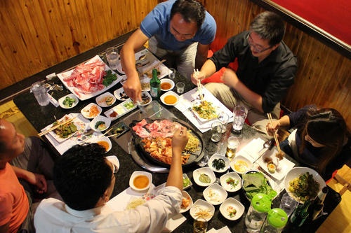 Ban lau va thit nuong thu ve 3.300 ty dong hinh anh