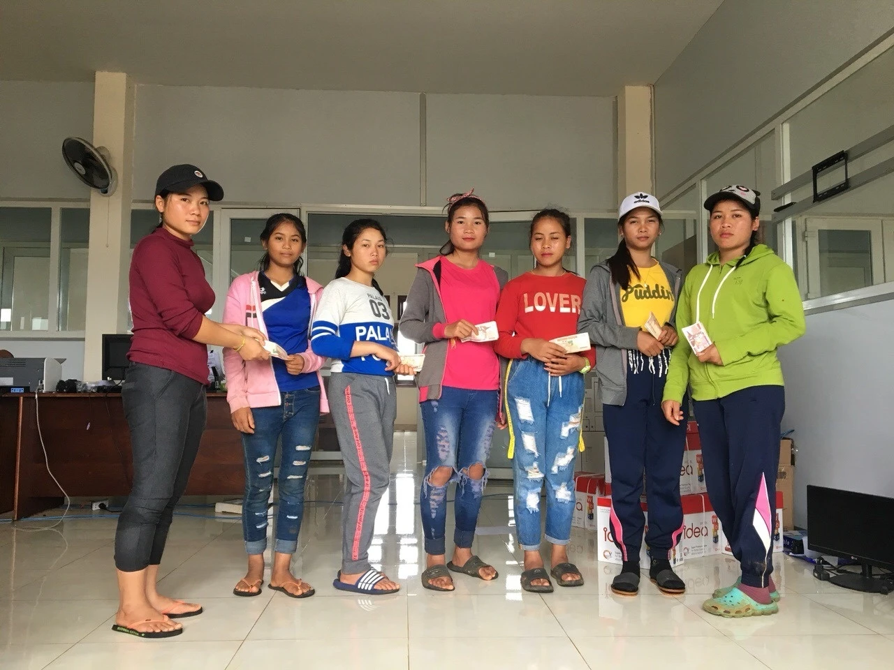 Giai cuu cong nhan HAGL trong su co vo dap o Lao anh 3