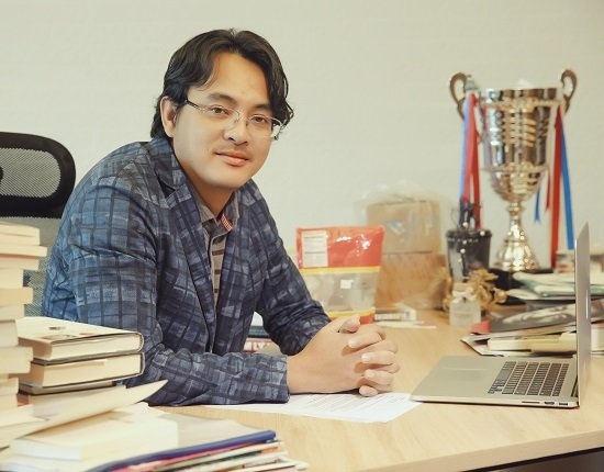 Yeah1 co duoc dinh gia qua cao so voi cac doanh nghiep cung nganh? hinh anh