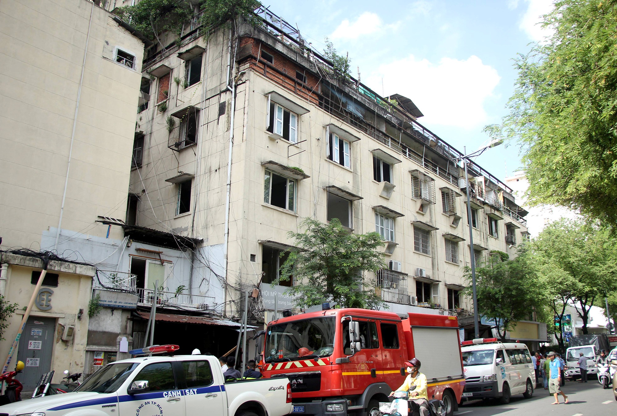 TP.HCM di doi khan 15 chung cu xuong cap tram trong hinh anh