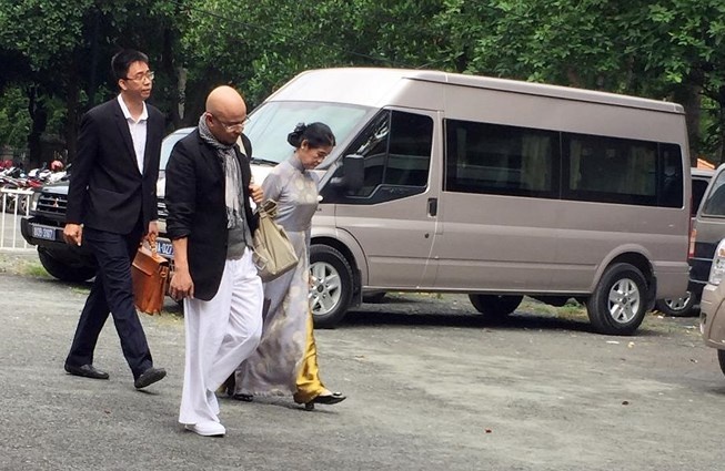 Vo chong ong chu Trung Nguyen hoa giai bat thanh hinh anh