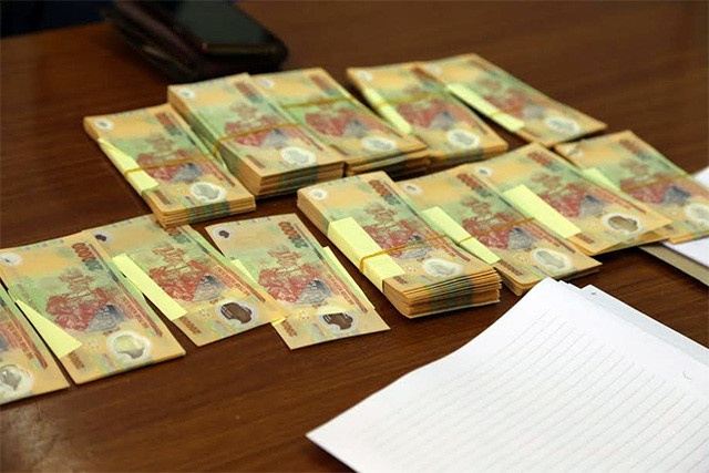 Ngan hang Nha nuoc muon co nghi dinh moi de bao ve tien Viet Nam hinh anh