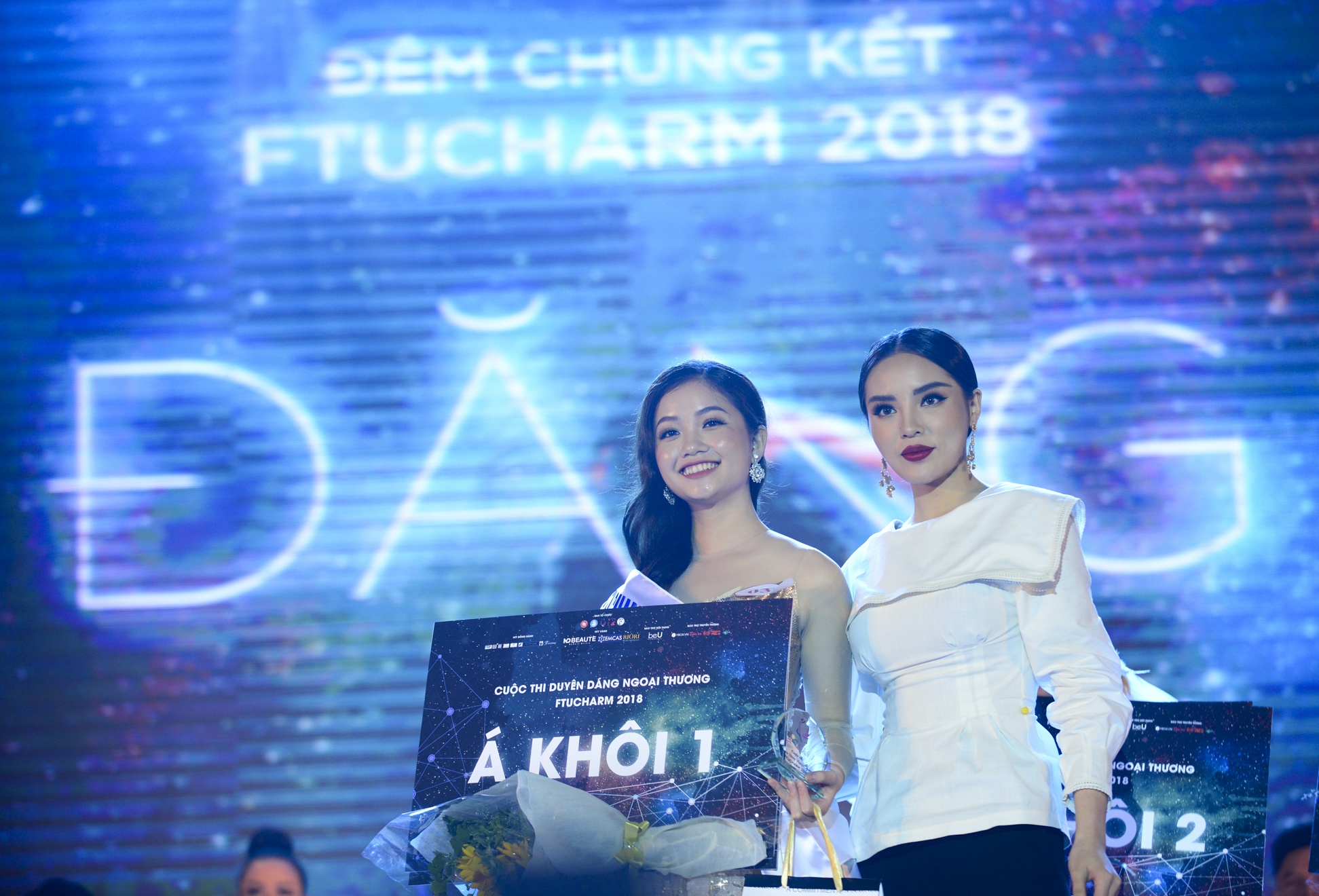 Duyen dang Ngoai thuong,  FTUCharm,  hot girl,  hoa khoi anh 10