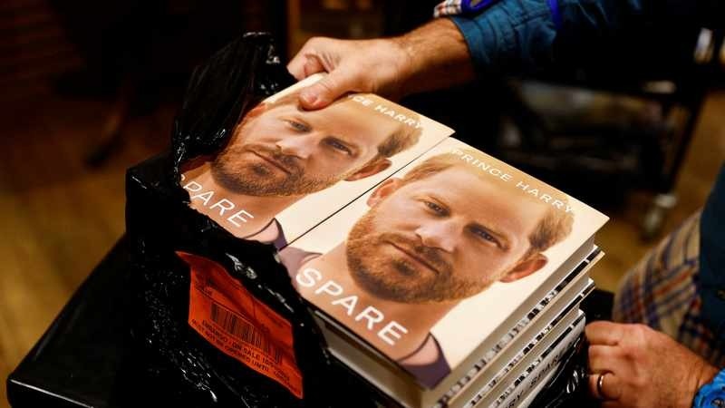 Cuon sach cua Hoang tu Harry la mot tac pham van hoc hap dan hinh anh