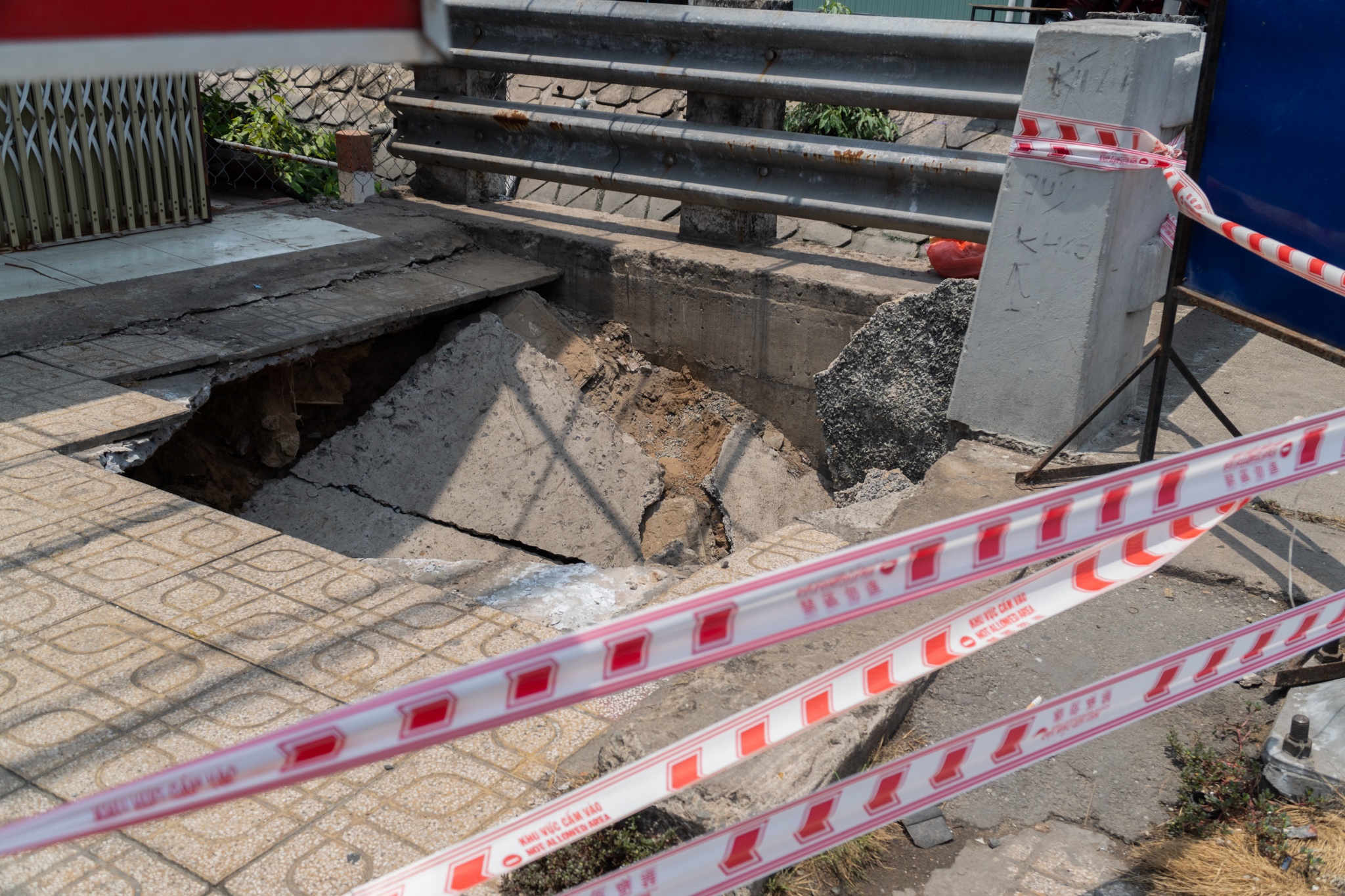 Khoanh khac 'ho tu than' nuot chung xe may o TP.HCM hinh anh