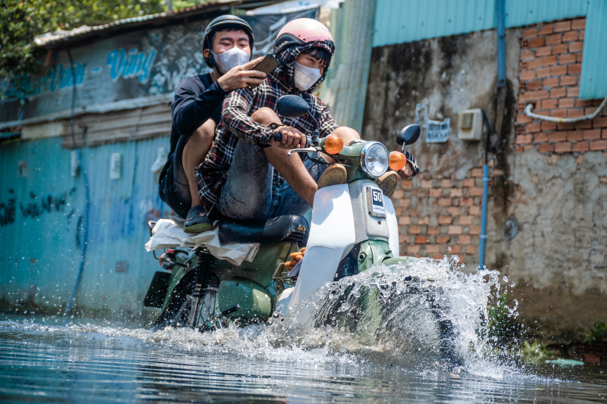 Sang mua lon, chieu duong van ngap o TP.HCM hinh anh
