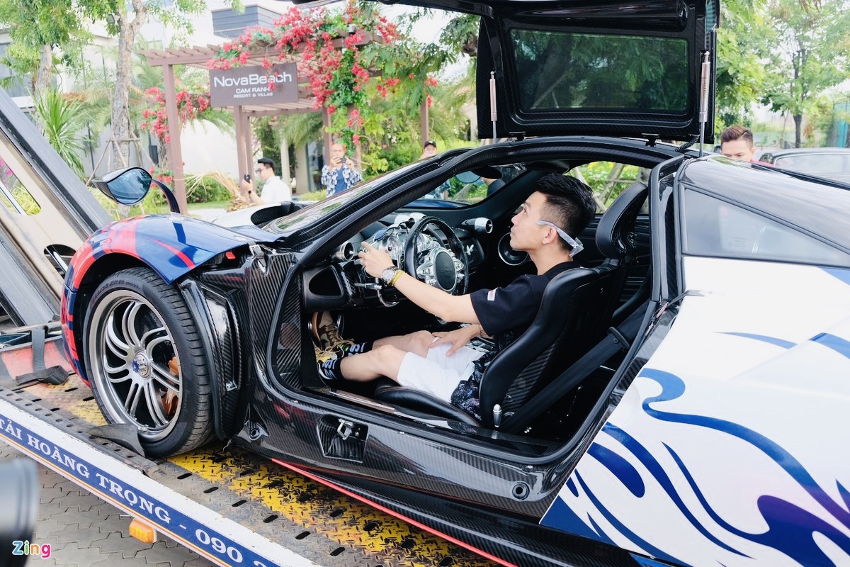 Sieu xe gia 80 ty dong cua Minh Nhua gap kho khi len xe chuyen dung hinh anh