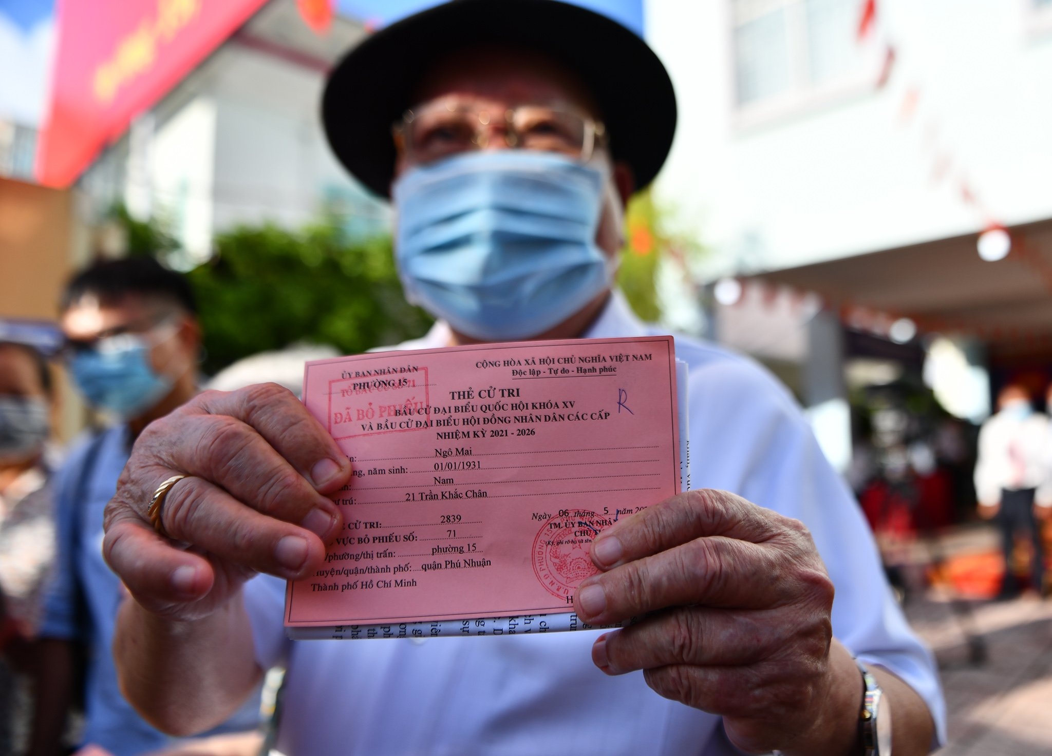 Cu tri 90 tuoi o Phu Nhuan: 'Day la ngay hoi nen phai di bau' hinh anh