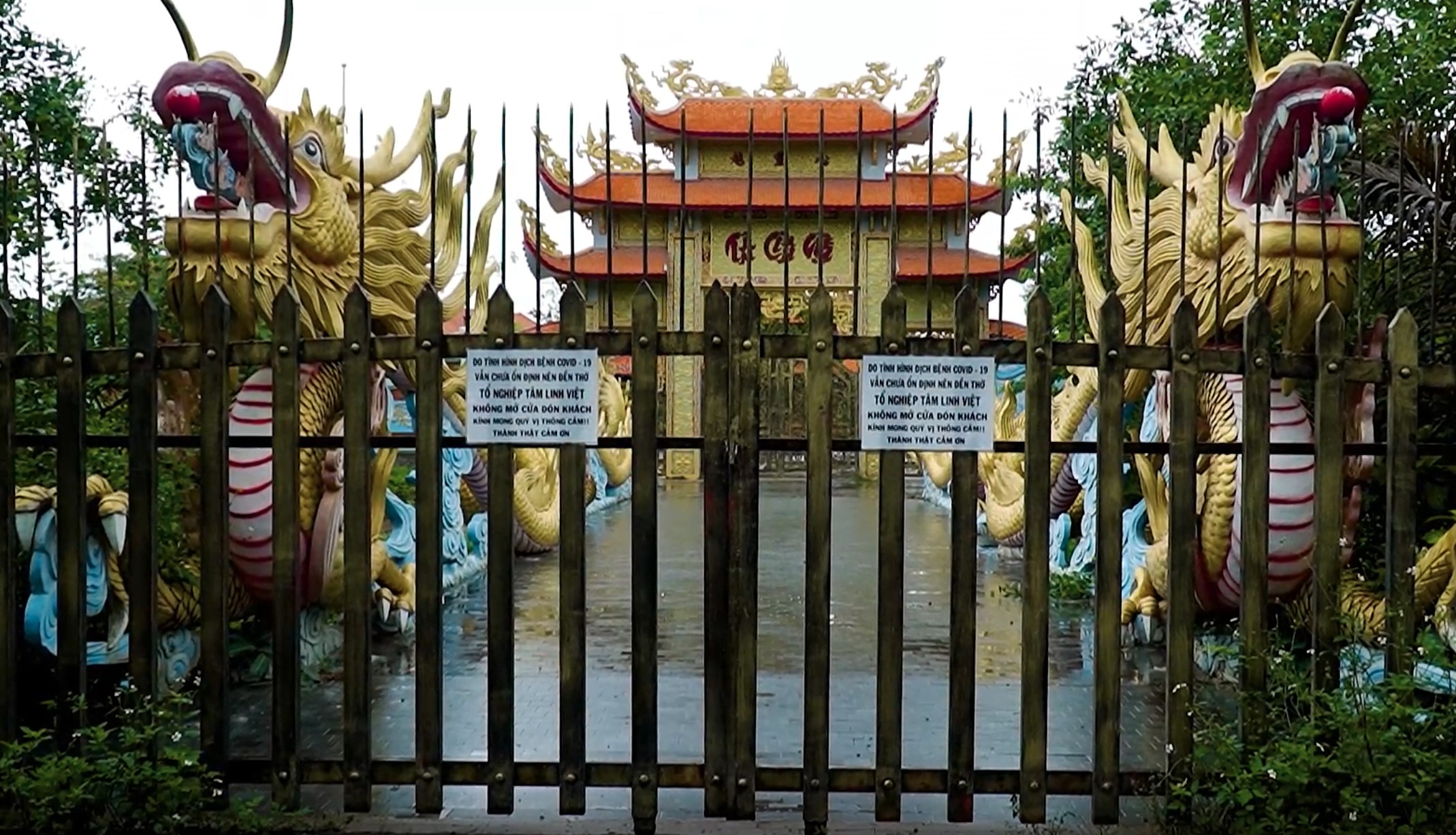 Khong khi im ang tai nha tho to cua Hoai Linh hinh anh