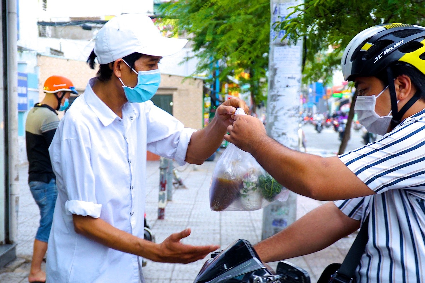 Hang quan o TP.HCM tuan thu 5K, chi ban mang di hinh anh