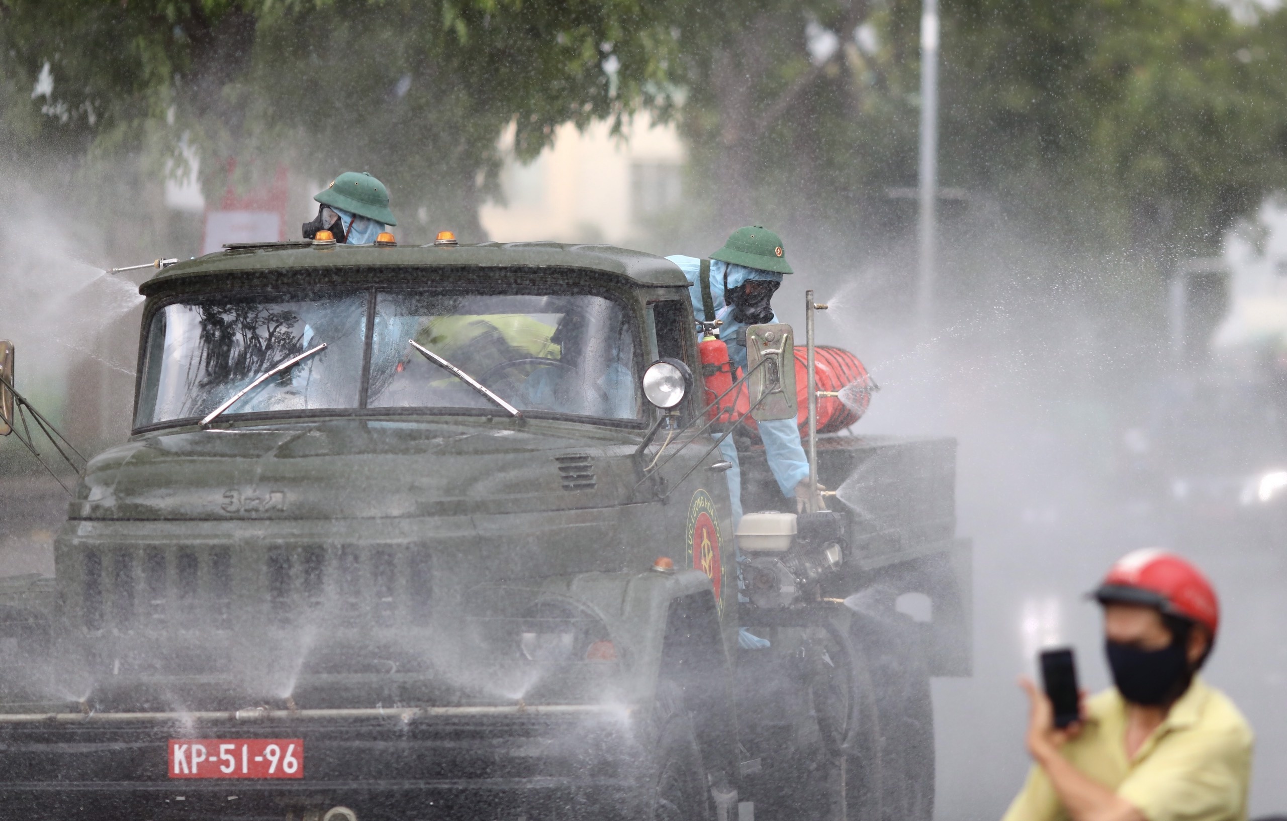 Quan doi khu khuan 12 khu vuc quan Go Vap hinh anh