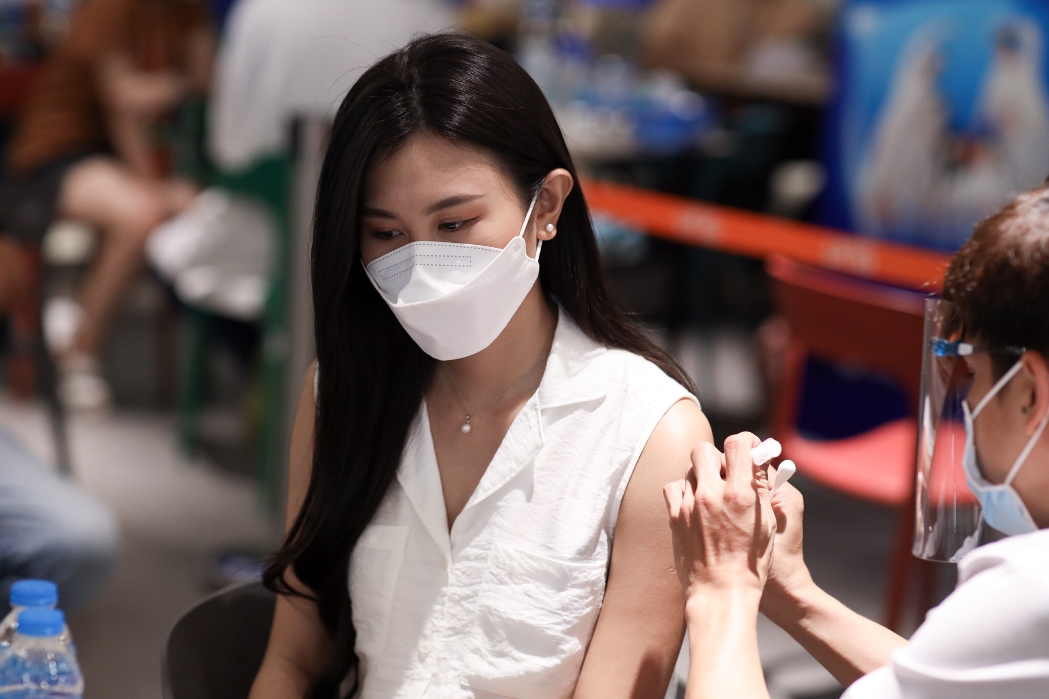 Toi di tiem vaccine Covid-19 o TP.HCM hinh anh