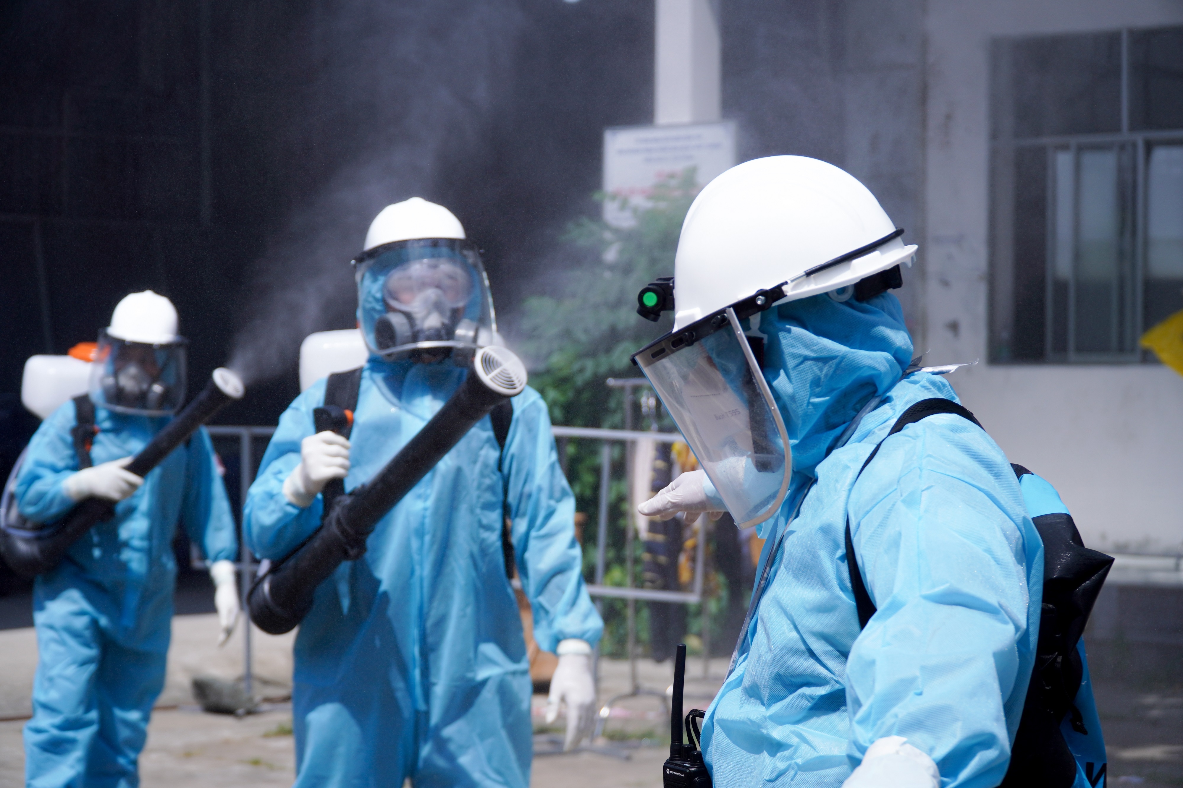 Doi quan o TP.HCM di khap noi de phun khu khuan mien phi hinh anh