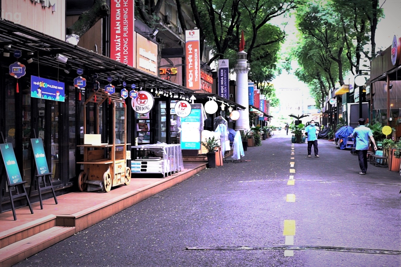 Duong sach TP.HCM chuan bi mo cua tro lai hinh anh