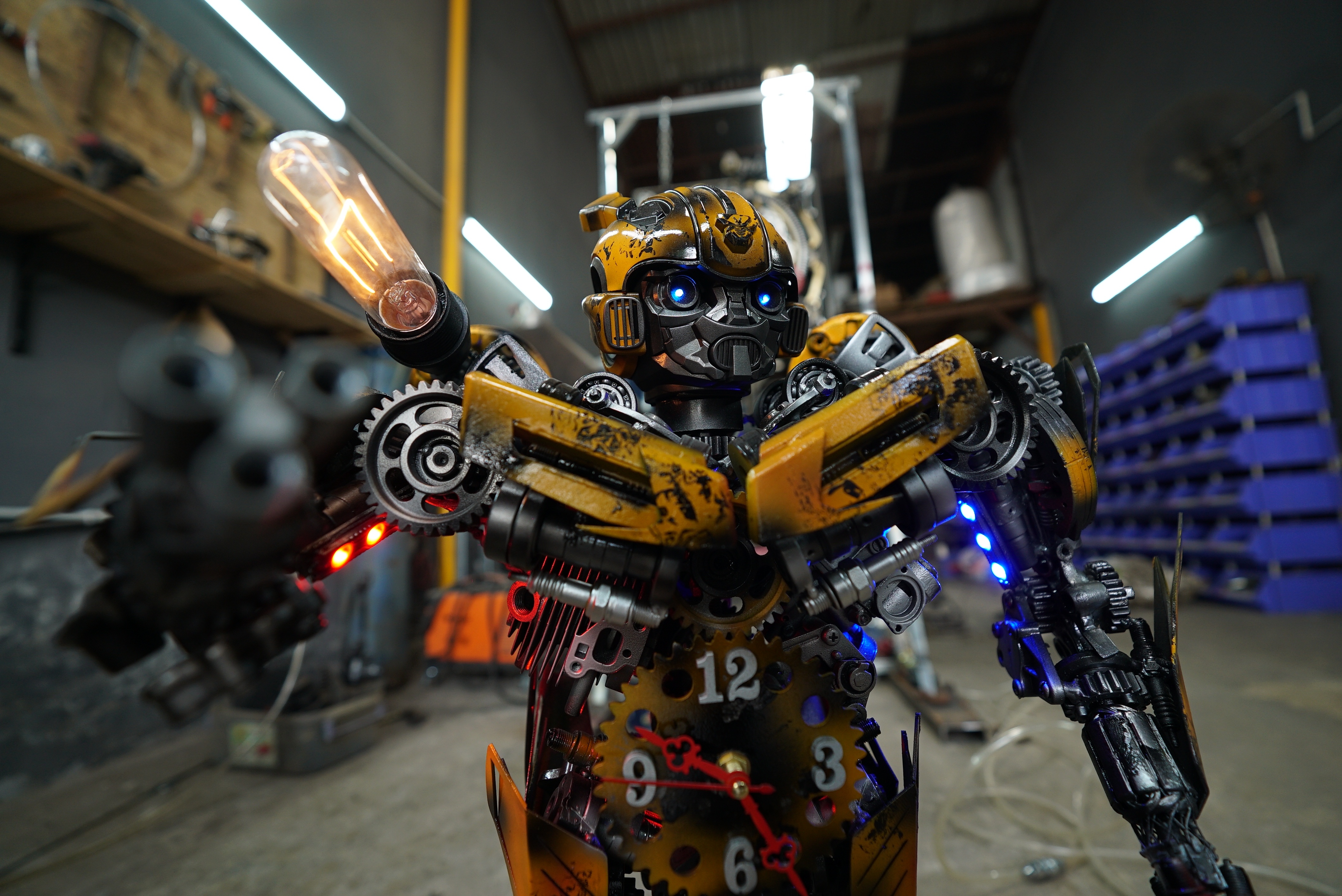 Bien linh kien xe cu thanh mo hinh trang tri gia tram trieu dong hinh anh