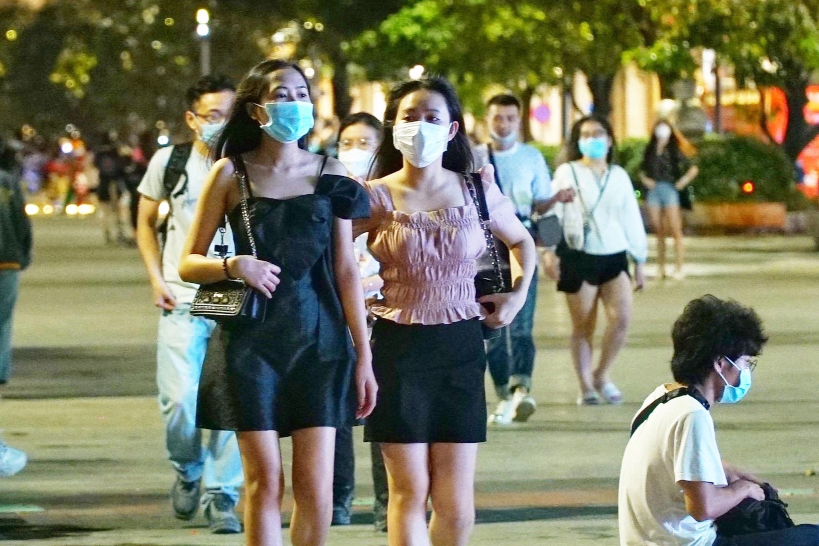 Pho di bo Nguyen Hue dong duc toi cuoi tuan hinh anh