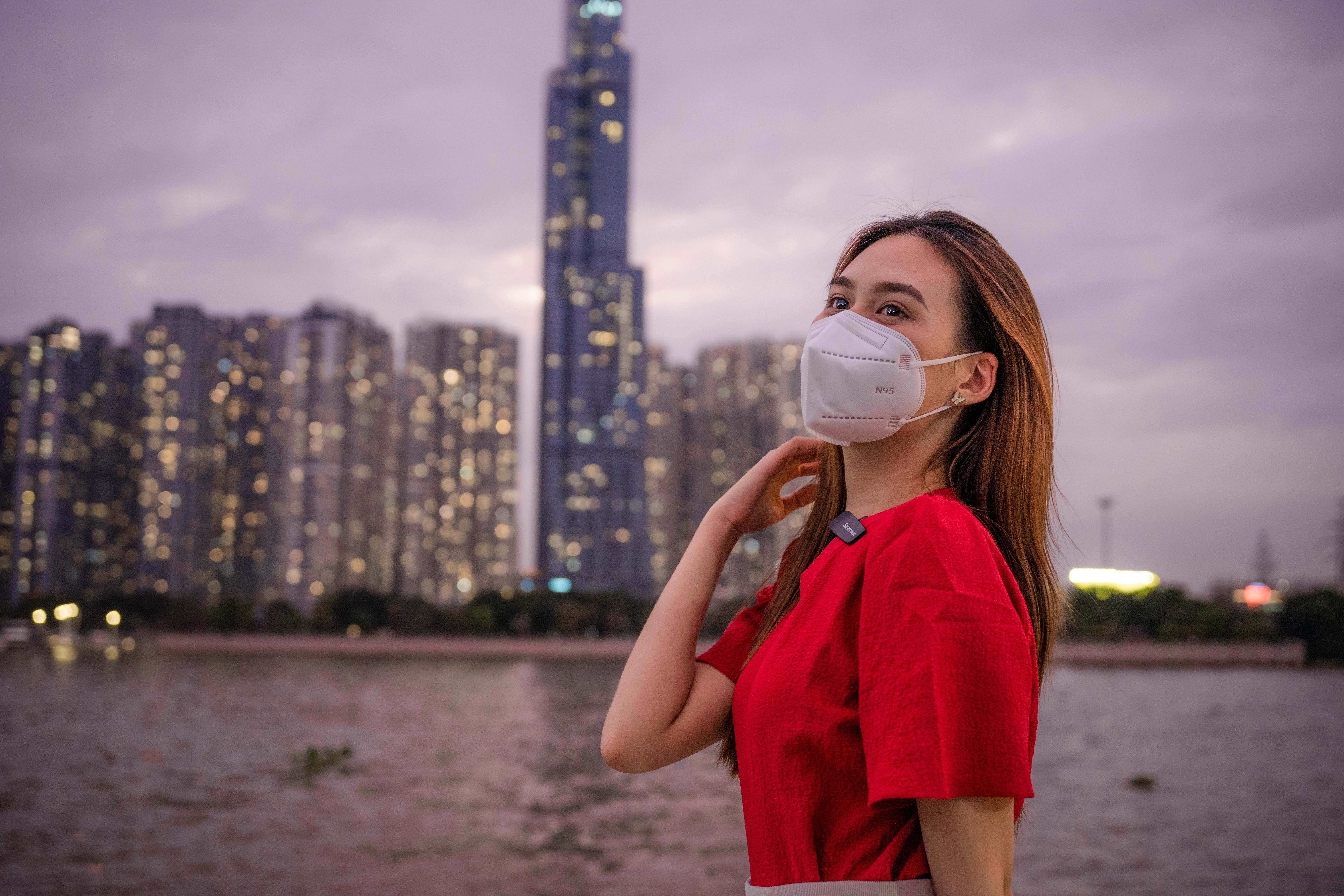 TP.HCM mo tuyen buyt duong song ban dem hinh anh