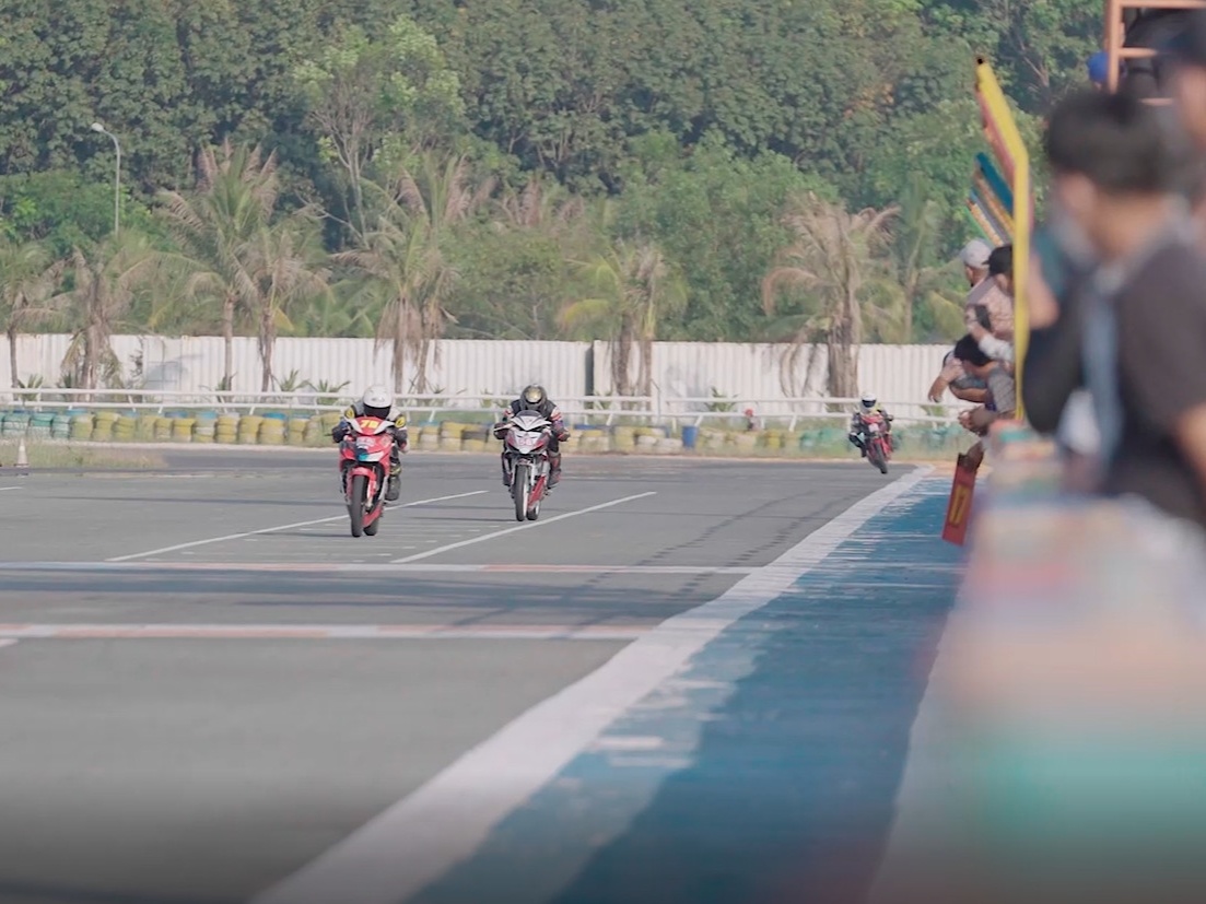 Toan canh giai dua moto tiep suc chuyen nghiep dau tien o Viet Nam hinh anh