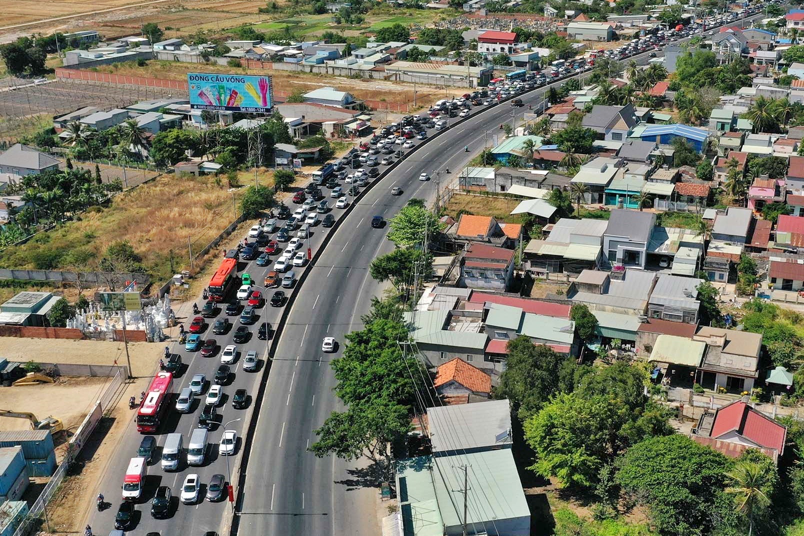 Hang nghin xe co do ve Vung Tau mung 2 Tet hinh anh