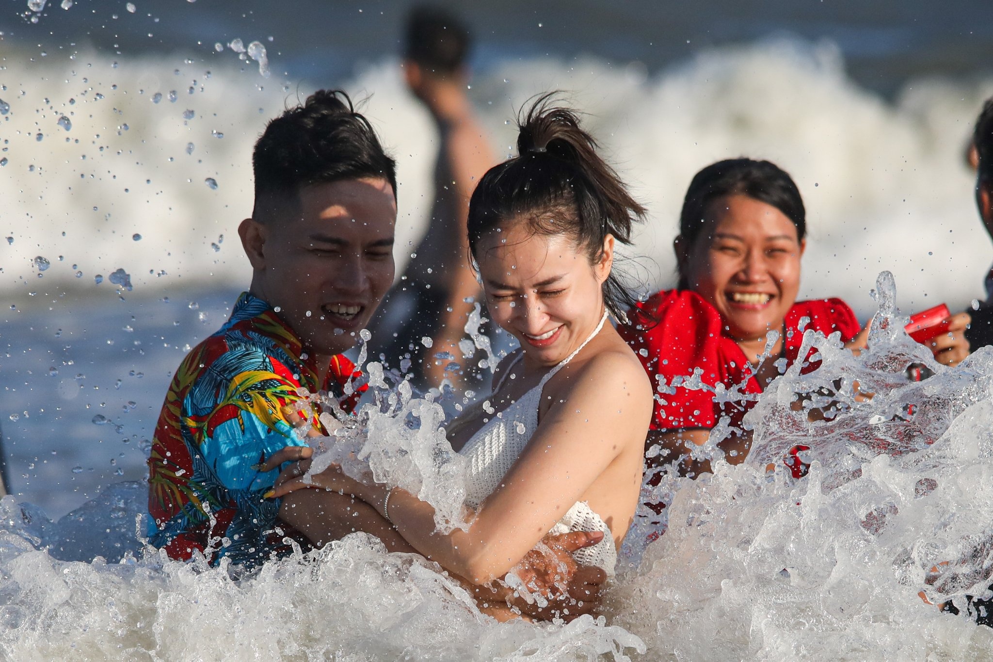 Bai bien Vung Tau kin nguoi mung 2 Tet hinh anh