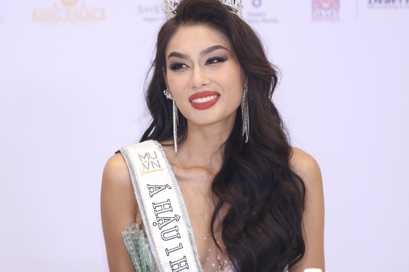 Hoa hau, a hau sau khi dang quang hinh anh