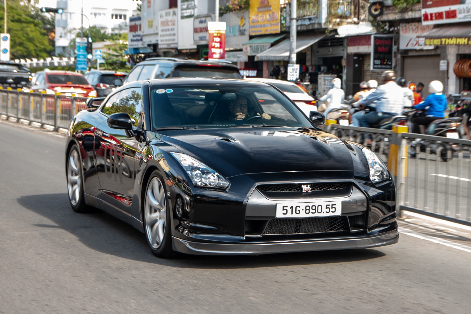 Ong Dang Le Nguyen Vu cam lai Nissan GT-R R35 hinh anh
